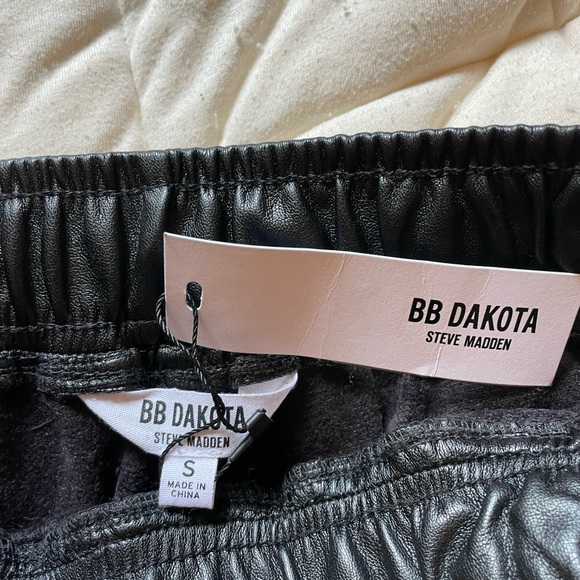 NWT Steve Madden - BB Dakota Faux Leather Jogger, Size Small - Picture 4 of 8